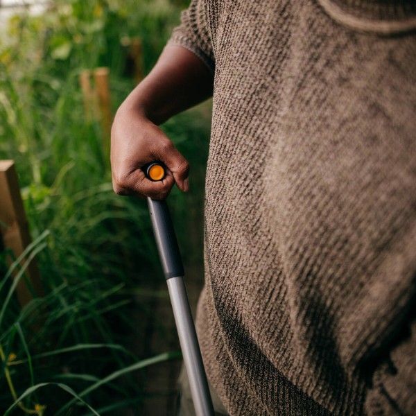 Фото - Граблі Fiskars S-ручка Ergonomic (1077112)